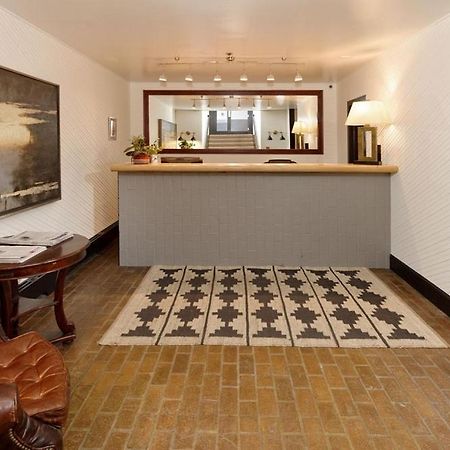 Independence Square 213, Spacious Hotel Room With 2 Queen Beds, Wet Bar, And Sitting Area Aspen Eksteriør bilde