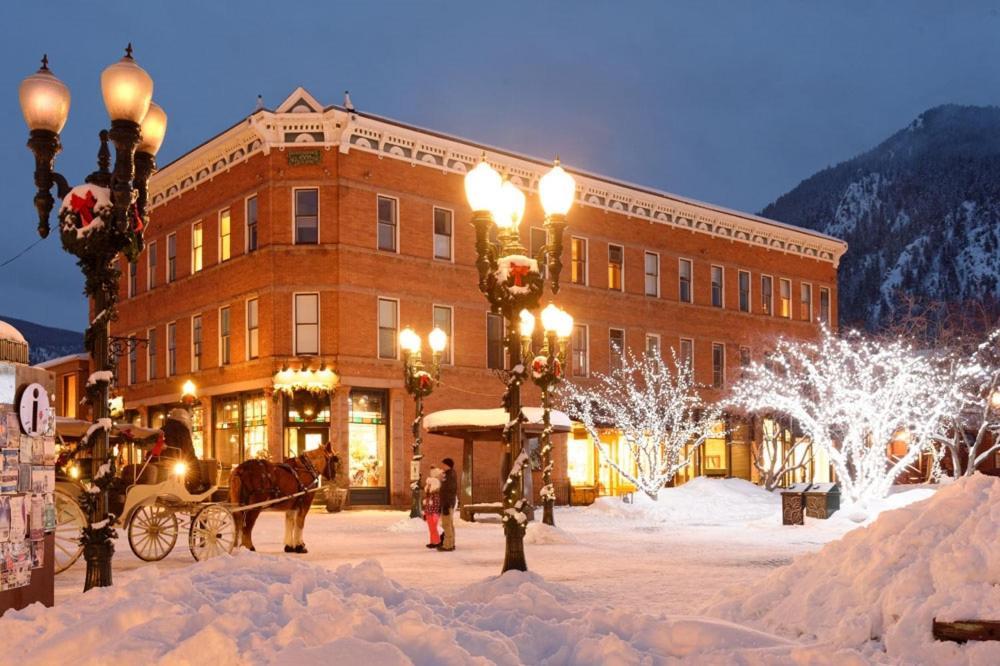 Independence Square 213, Spacious Hotel Room With 2 Queen Beds, Wet Bar, And Sitting Area Aspen Eksteriør bilde