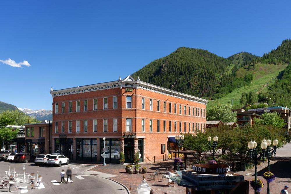 Independence Square 213, Spacious Hotel Room With 2 Queen Beds, Wet Bar, And Sitting Area Aspen Eksteriør bilde