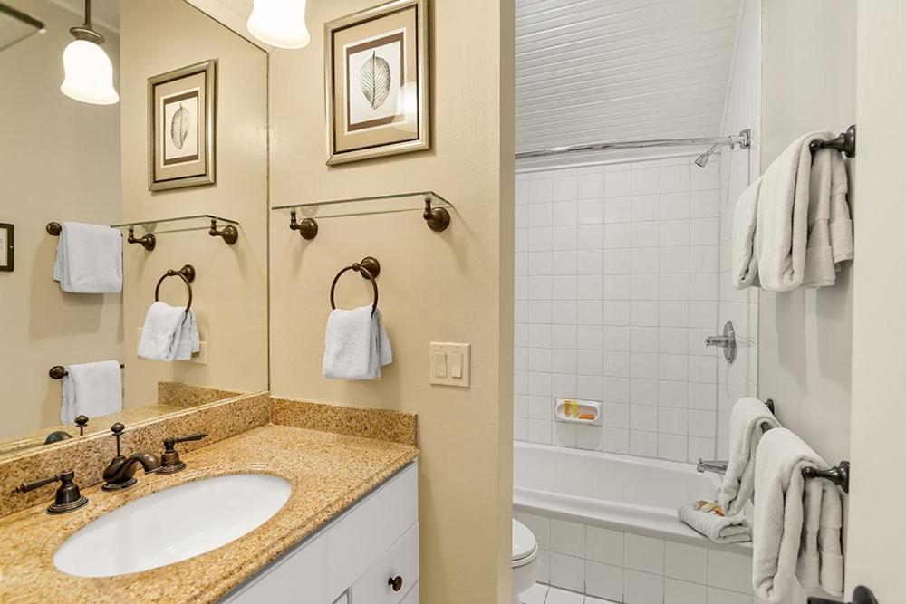 Independence Square 213, Spacious Hotel Room With 2 Queen Beds, Wet Bar, And Sitting Area Aspen Eksteriør bilde