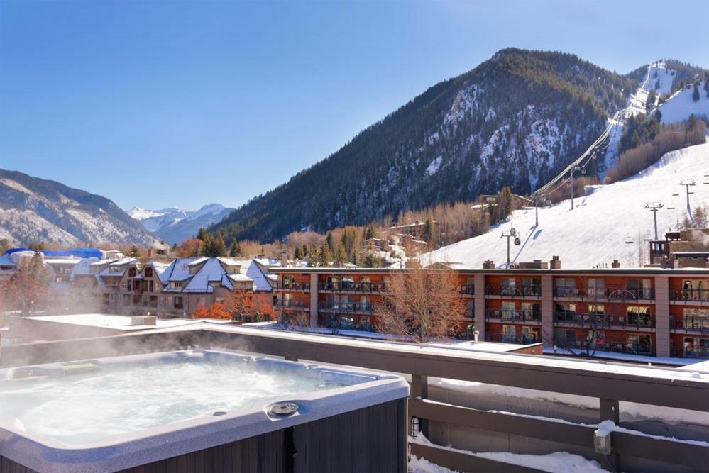 Independence Square 213, Spacious Hotel Room With 2 Queen Beds, Wet Bar, And Sitting Area Aspen Eksteriør bilde