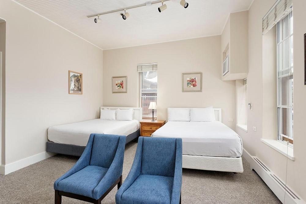 Independence Square 213, Spacious Hotel Room With 2 Queen Beds, Wet Bar, And Sitting Area Aspen Eksteriør bilde