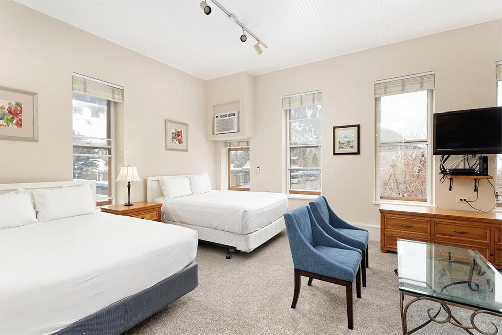 Independence Square 213, Spacious Hotel Room With 2 Queen Beds, Wet Bar, And Sitting Area Aspen Eksteriør bilde